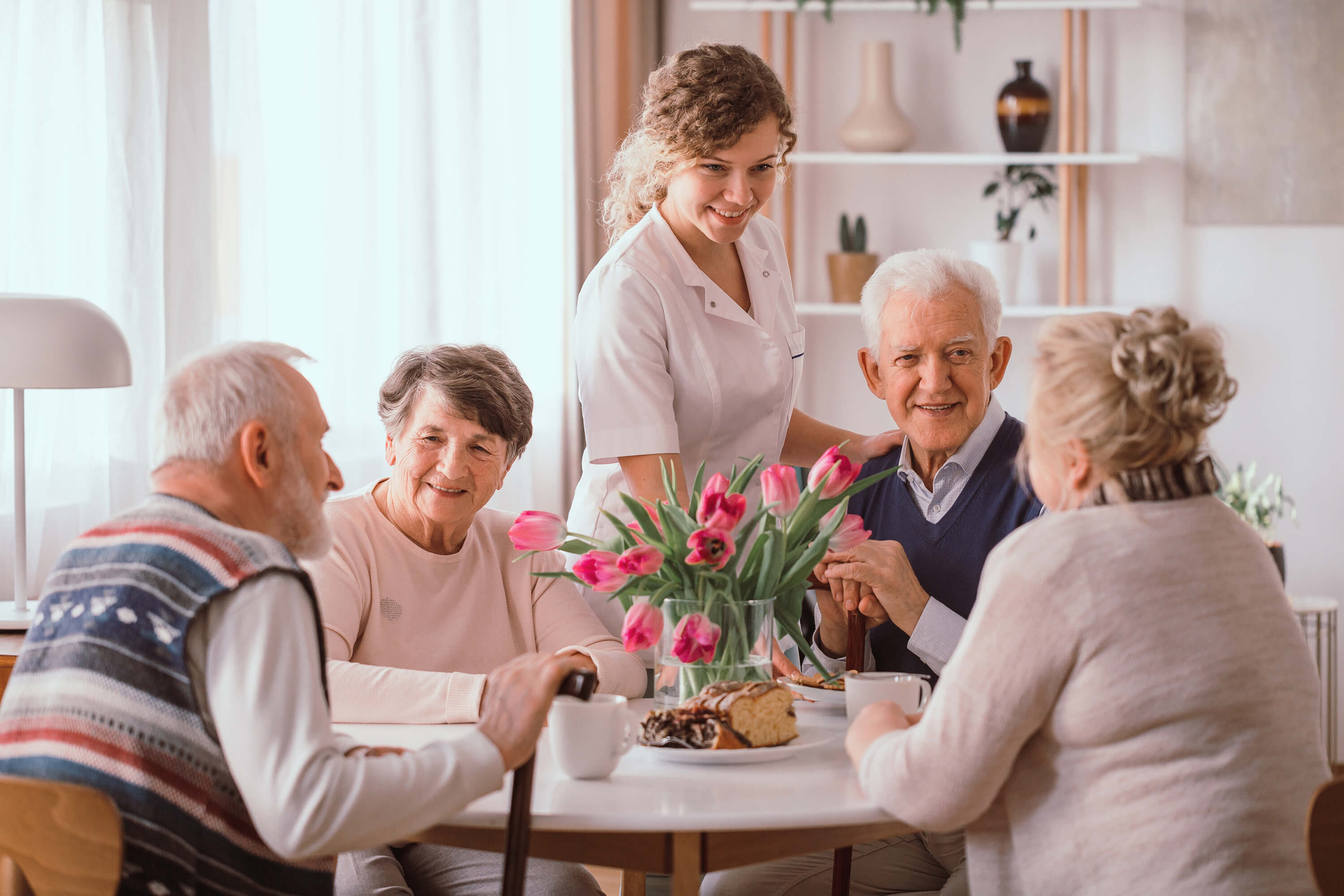 La necessitat de transformar les residències geriàtriques: Com es pot millorar la qualitat de vida de la gent gran?